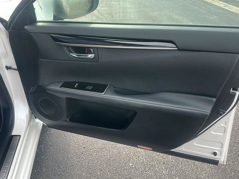 Used 2016 Lexus ES 350 w/ Accessory Package FWD image 10