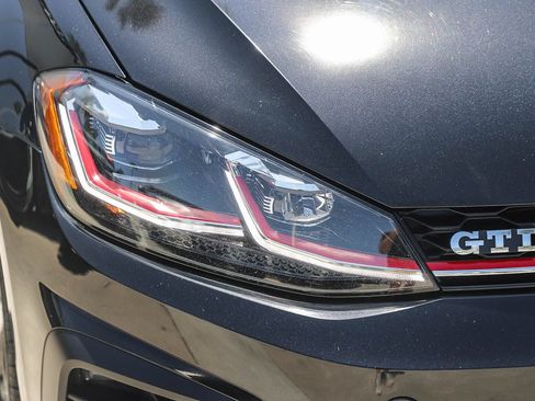 Used 2018 Volkswagen GTI SE FWD image 3