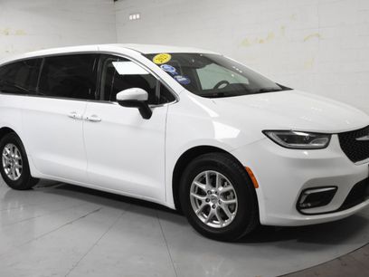 Used 2023 Chrysler Pacifica Touring-L