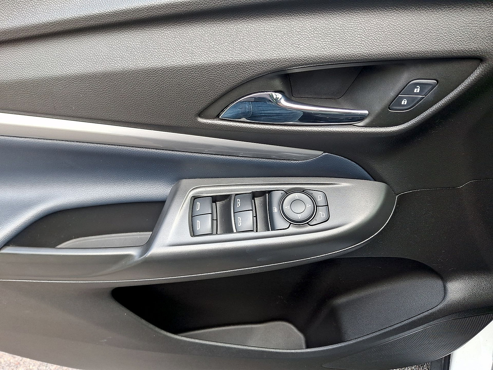 Used 2023 Chevrolet Bolt EUV Premier FWD image 10