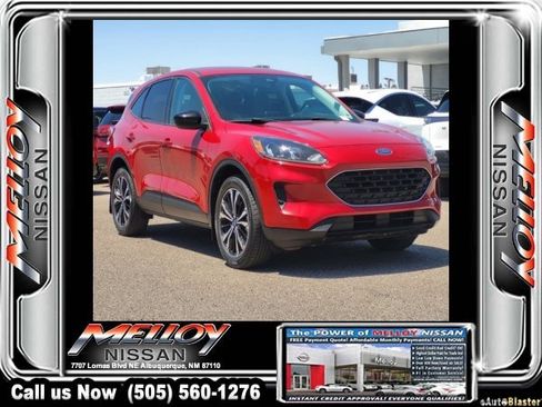 Used 2022 Ford Escape SE w/ SE Sport Appearance Package AWD/4WD image 3