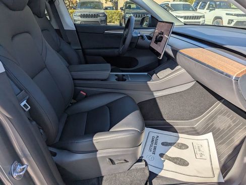 Used 2025 Tesla Model Y Long Range image 10