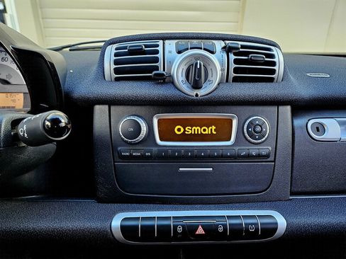 Used 2013 smart fortwo pure RWD image 21