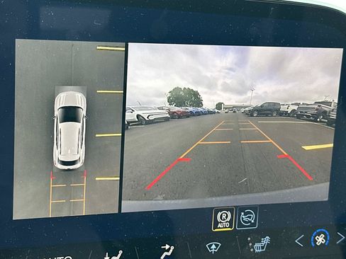 Used 2026 Chevrolet Equinox EV LT FWD image 26