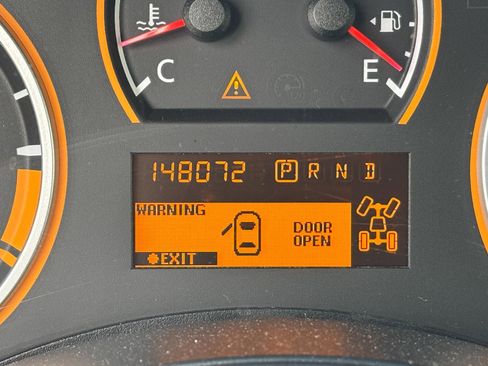 Used 2014 Nissan Armada SV image 18