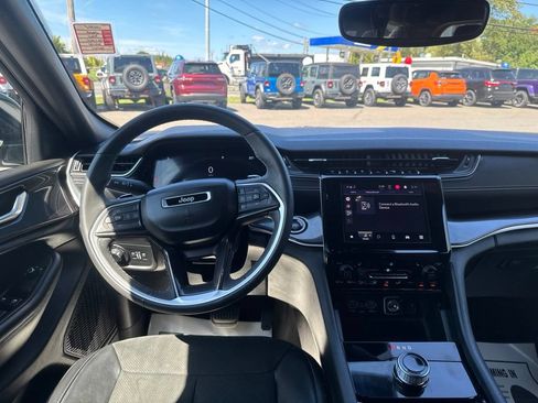 Used 2023 Jeep Grand Cherokee L Laredo AWD/4WD image 28