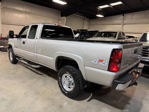 Used 2006 Chevrolet Silverado 2500 LT w/ Skid Plate Package AWD/4WD image 3