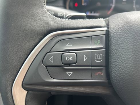 New 2025 Jeep Grand Cherokee Altitude image 21