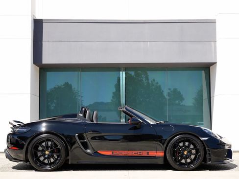 Used 2021 Porsche 718 Boxster Spyder RWD image 4