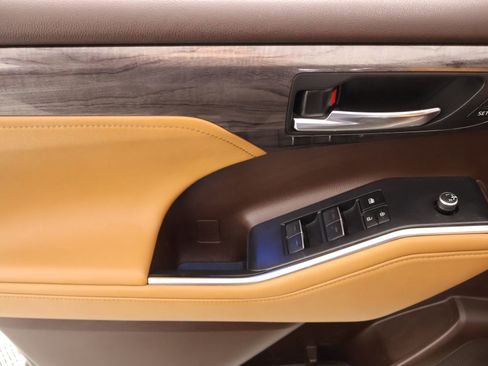 Used 2022 Toyota Highlander Platinum image 17