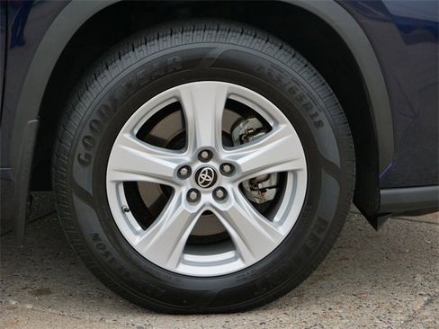 Used 2020 Toyota Highlander LE image 9