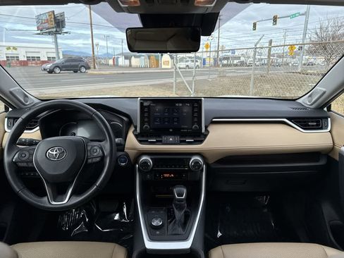 Used 2019 Toyota RAV4 Limited image 15