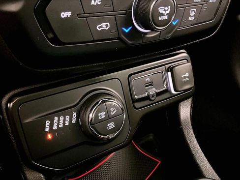 Used 2023 Jeep Renegade Trailhawk image 30