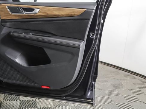 Used 2025 Volkswagen Atlas SE w/ Black Wheel Package image 48