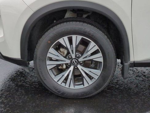 Used 2023 Nissan Rogue SV image 7