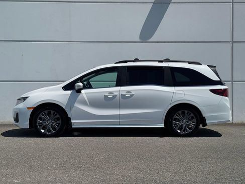 Used 2025 Honda Odyssey Touring image 4