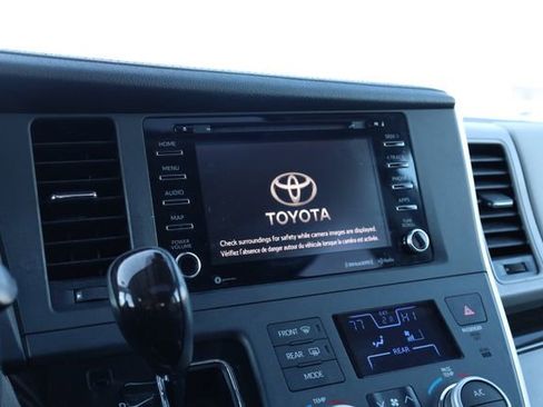Used 2020 Toyota Sienna XLE Premium image 18