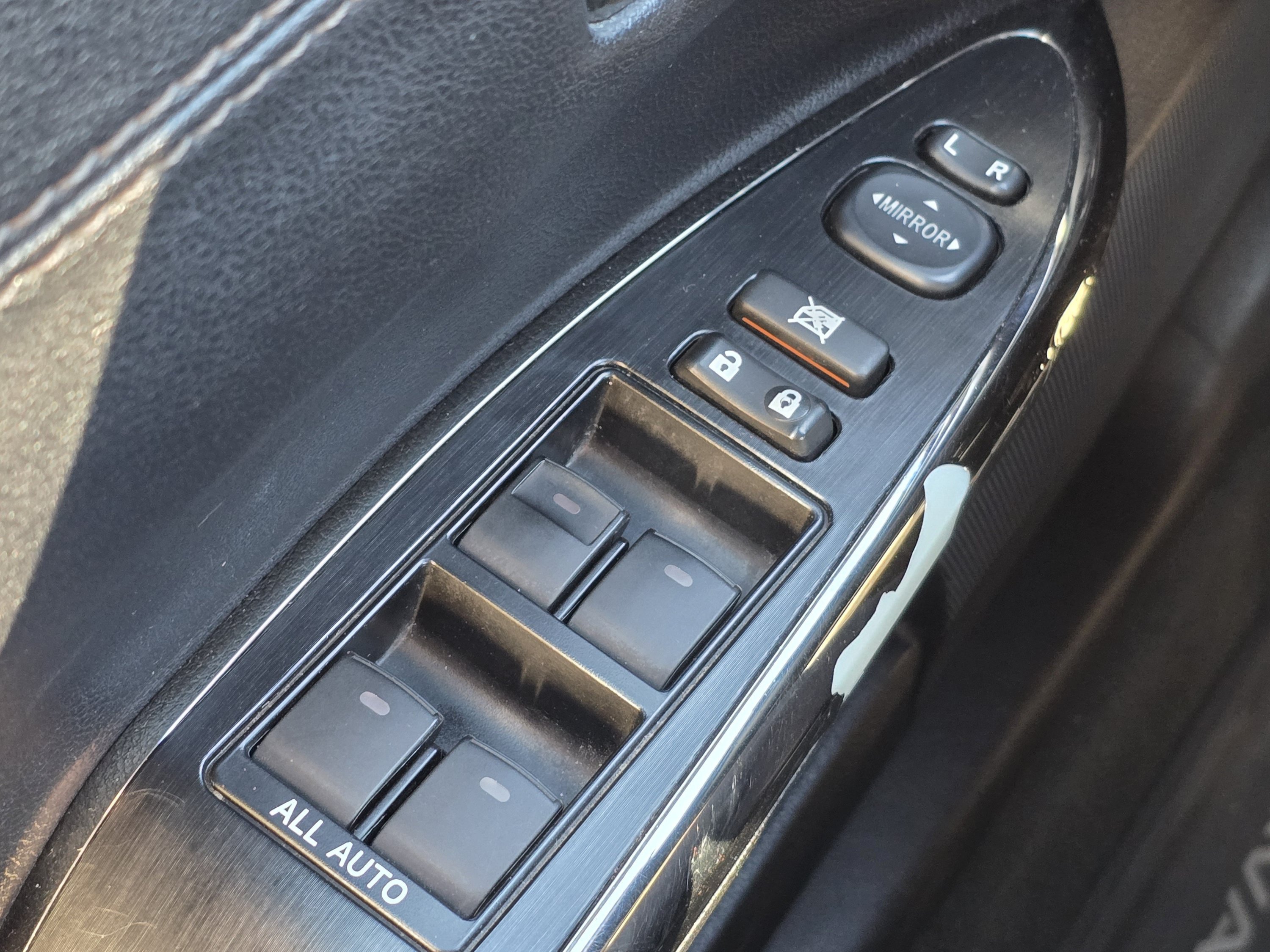 Used 2013 Toyota Avalon XLE FWD image 31