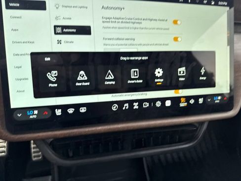Used 2025 Rivian R1S Premium AWD/4WD image 33