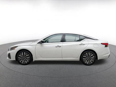 Used 2025 Nissan Altima 2.5 SV FWD image 5