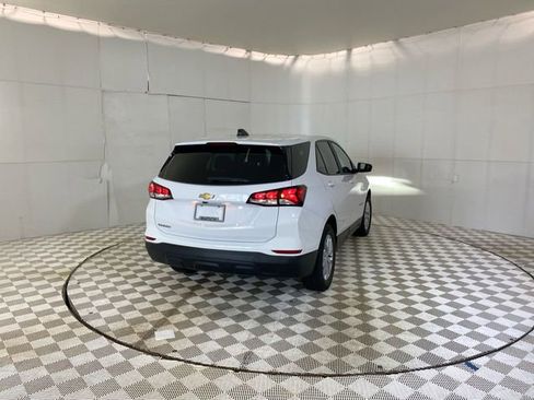 Used 2023 Chevrolet Equinox LS w/ LS Convenience Package FWD image 17