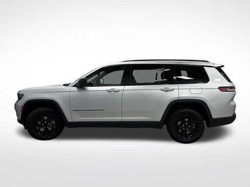 Used 2024 Jeep Grand Cherokee L Laredo image 11