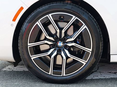 Used 2024 BMW 740i xDrive w/ Premium Package 2 AWD/4WD image 15