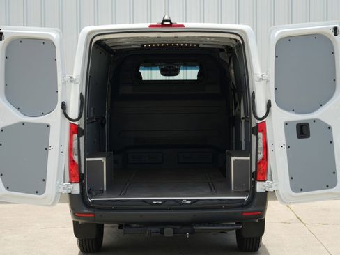 Used 2023 Mercedes-Benz Sprinter 1500 image 10