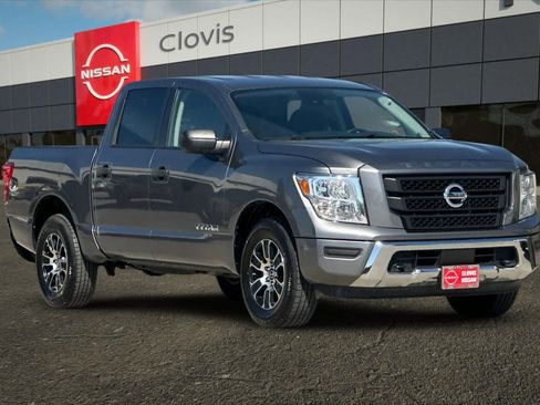 Used 2022 Nissan Titan SV image 10