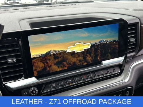 Used 2024 Chevrolet Silverado 2500 High Country w/ High Country Premium Package image 3