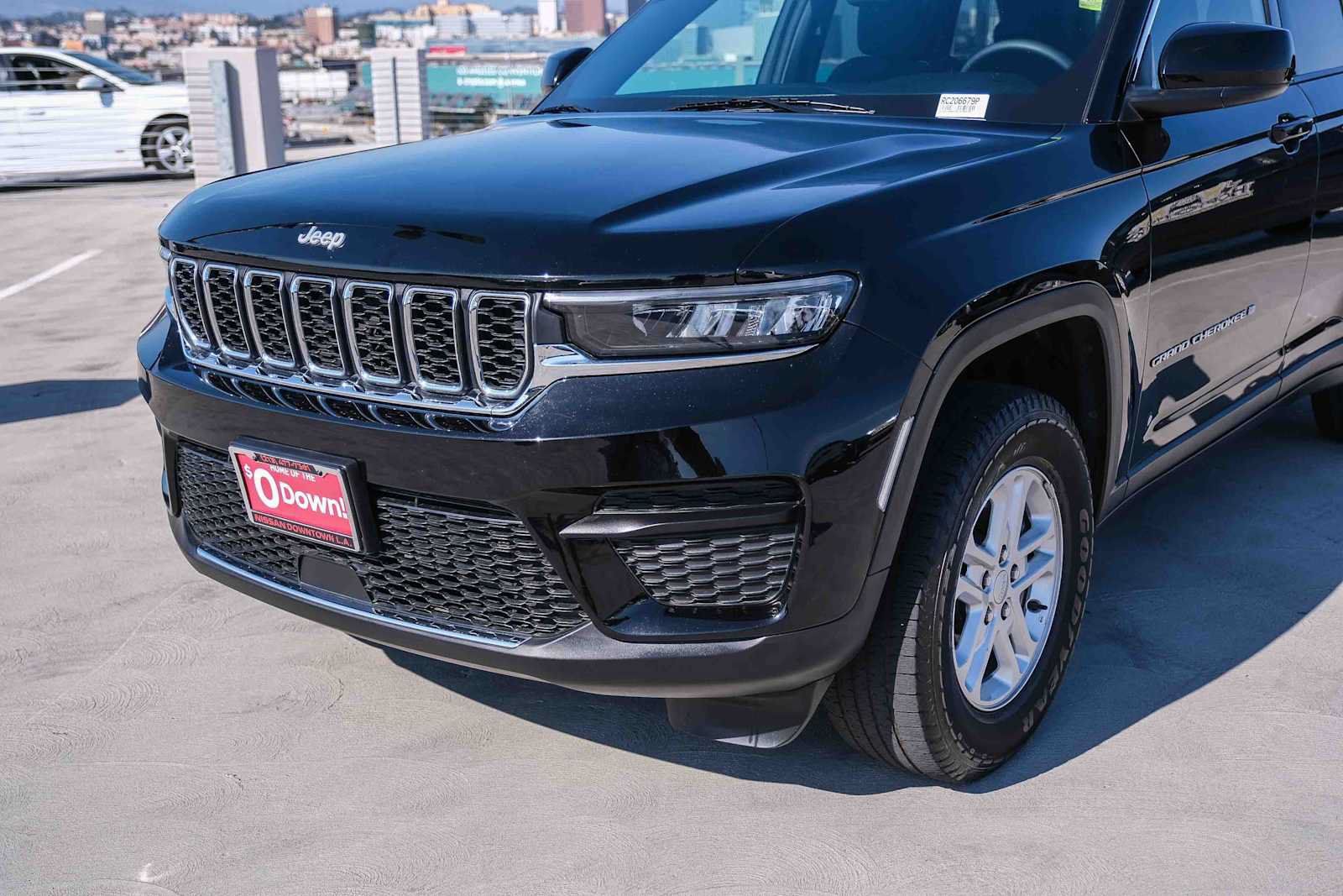 Used 2024 Jeep Grand Cherokee Laredo RWD image 11