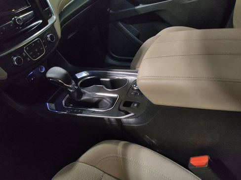 Used 2023 Chevrolet Traverse LS FWD image 26