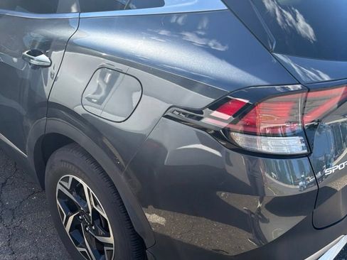 Used 2023 Kia Sportage LX AWD/4WD image 2
