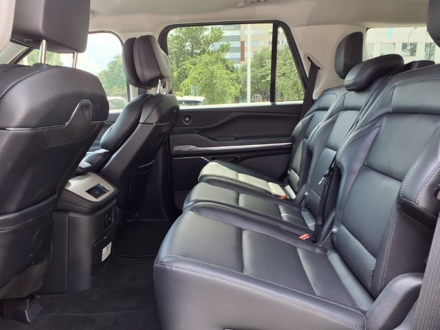 New 2026 Lincoln Navigator Premiere AWD/4WD image 8