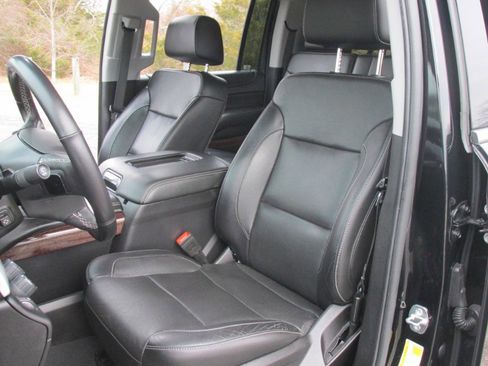 Used 2019 GMC Yukon XL SLT w/ Premium Edition image 56