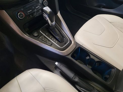 Used 2018 Ford Focus Titanium w/ Titanium Technology Package image 26