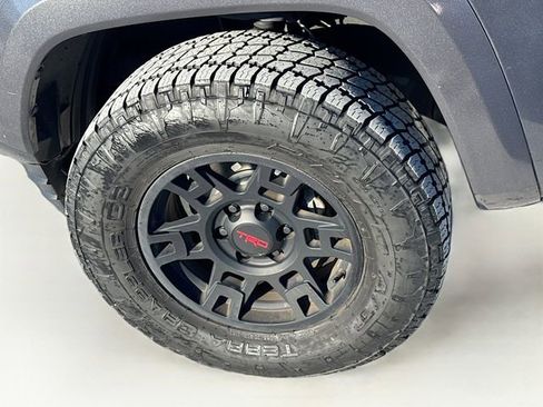 Used 2022 Toyota Tacoma SR5 w/ Technology Package image 29