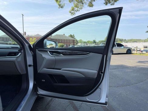 Used 2017 Cadillac XTS Luxury FWD image 28