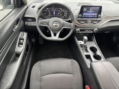 Used 2025 Nissan Altima 2.5 SV FWD image 7