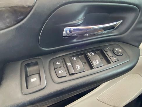 Used 2016 Dodge Grand Caravan SXT image 19