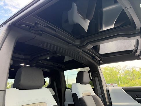 Used 2025 GMC Hummer EV 3X AWD/4WD image 21