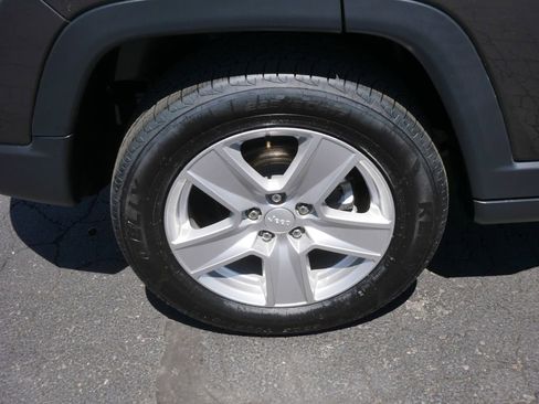 Used 2022 Jeep Compass Latitude w/ Convenience Group AWD/4WD image 8