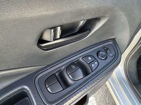 Used 2021 Nissan Versa S image 17