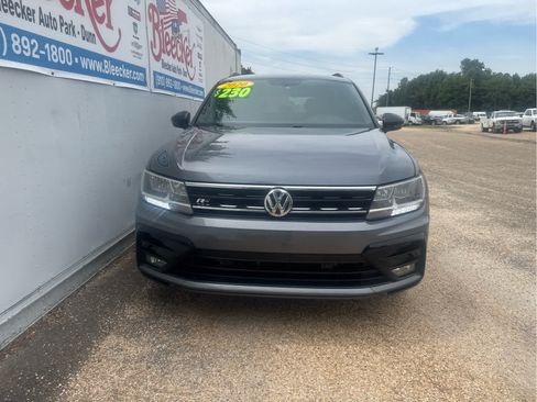 Used 2020 Volkswagen Tiguan SE R-Line FWD image 5