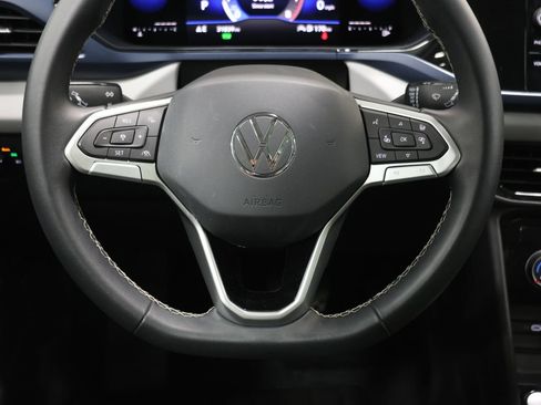 Certified 2023 Volkswagen Taos SE w/ Panoramic Sunroof Package AWD/4WD image 17