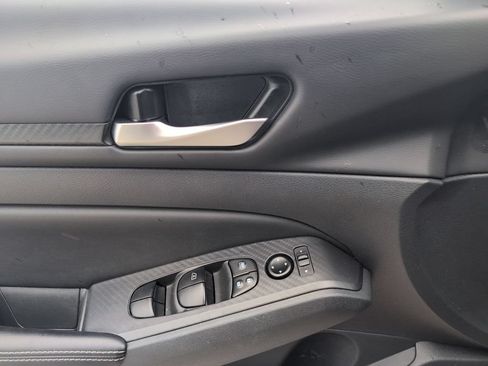 Used 2025 Nissan Altima 2.5 SV FWD image 13