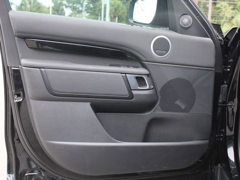 Certified 2025 Land Rover Discovery S image 12