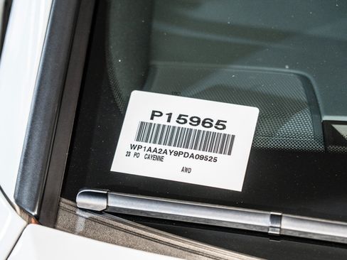 Certified 2023 Porsche Cayenne AWD/4WD image 27