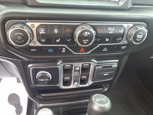 Used 2023 Jeep Wrangler Unlimited w/ Dual Top Group AWD/4WD image 13