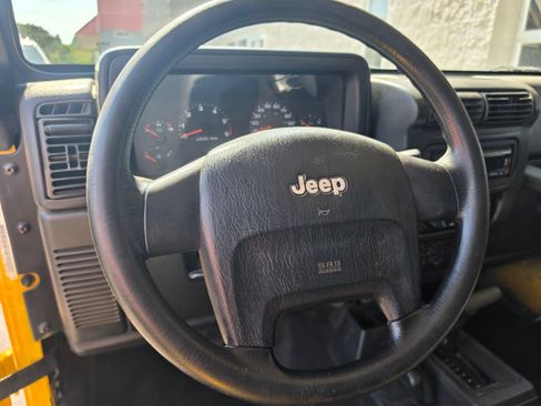 Used 2006 Jeep Wrangler X w/ Tire & Wheel Group (Ecco) AWD/4WD image 11